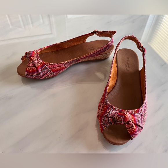 Madeline Stuart Oslo red stripe patterned sling back peep toe sandal 8M - Picture 1 of 6
